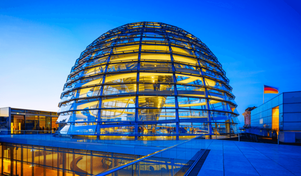 dôme en verre du Bundestag à Berlin en Allemagne