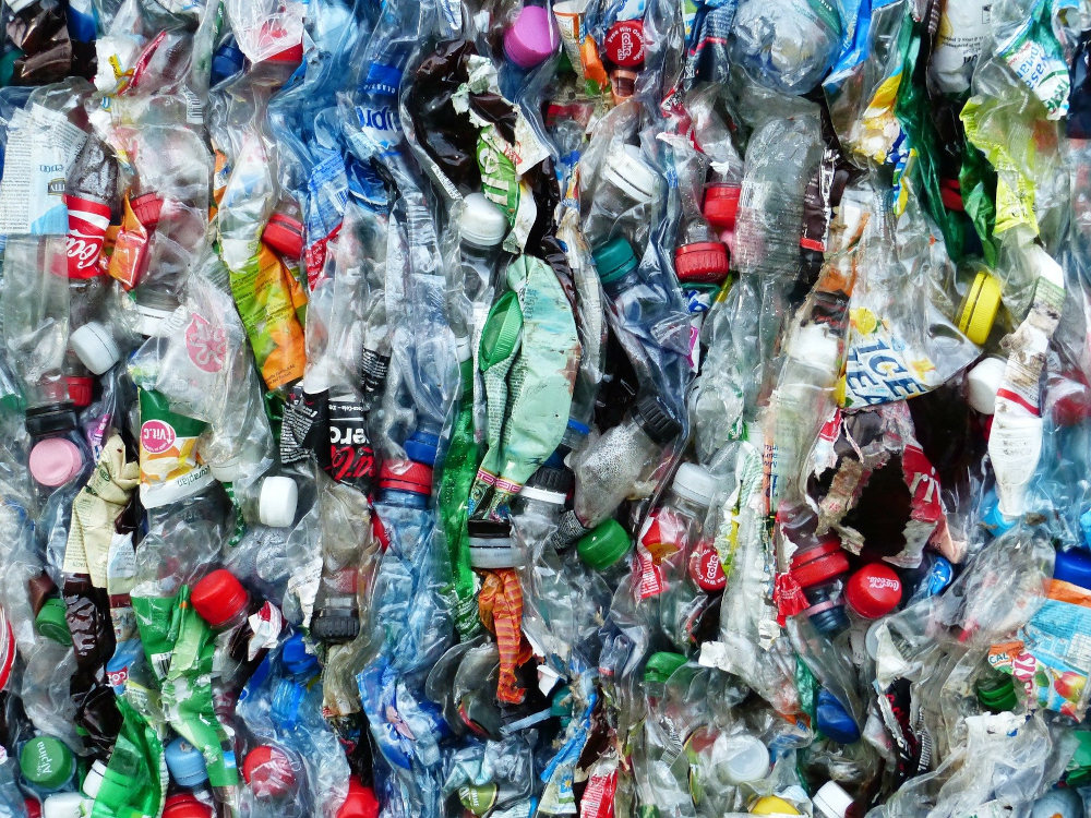 https://www.ccifrance-allemagne.fr/wp-content/uploads/2021/02/environnement_bouteilles_plastiques.jpg