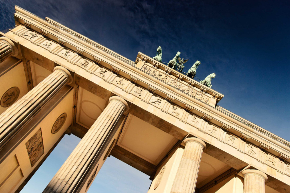 le quadrige de la porte de Brandebourg à Berlin symbole d'une implantation en Allemagne